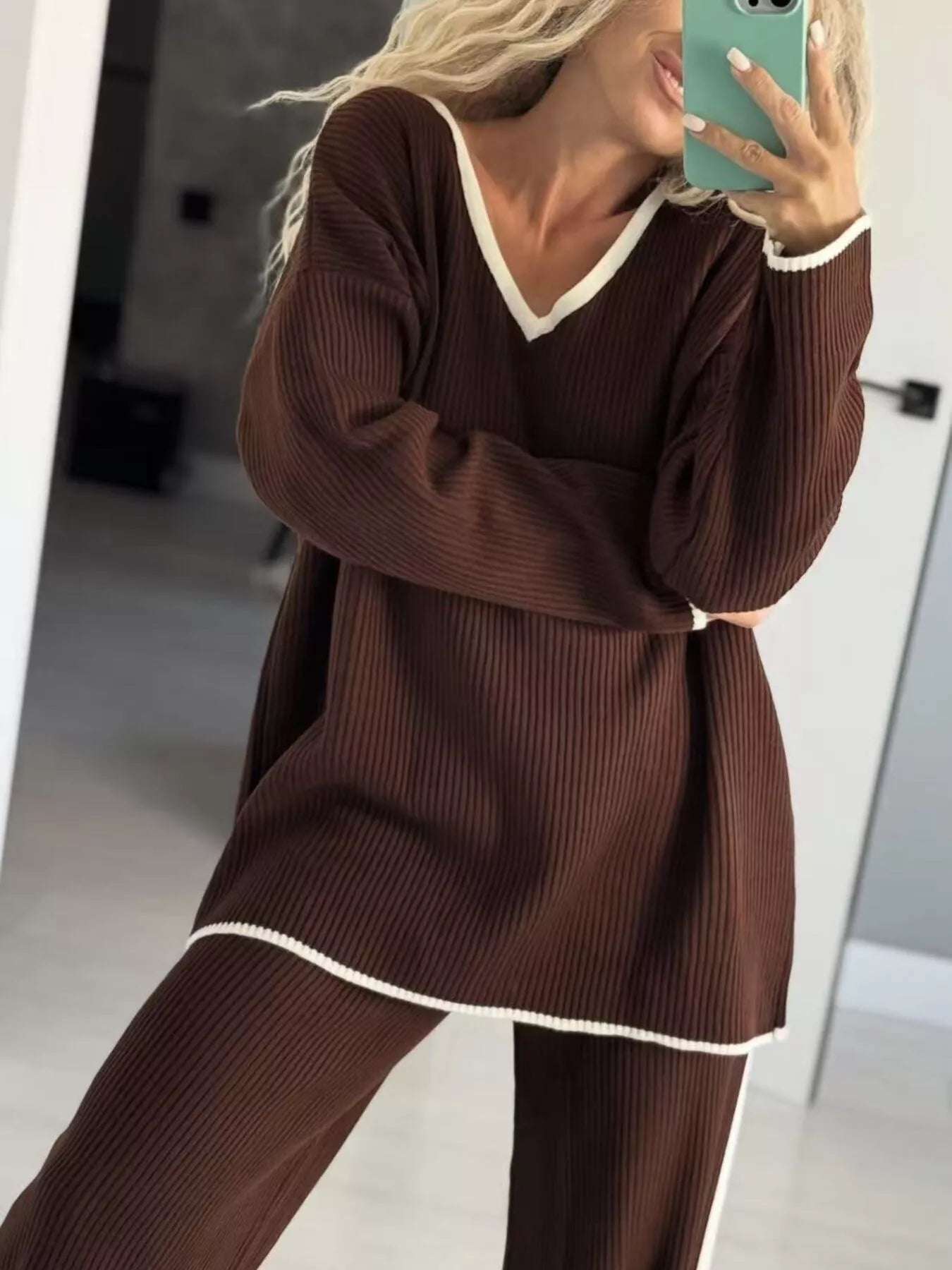 Contrast Trim V-Neck Top and Pants Knit Set